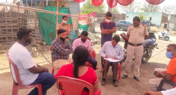 Child marriage ritual stopped at Pitesur near Nagpur | नागपूरनजीक  पिटेसूरमध्ये रोखला बालविवाहाचा विधी Child marriage ritual stopped at Pitesur near Nagpur | नागपूरनजीक  पिटेसूरमध्ये रोखला बालविवाहाचा विधी