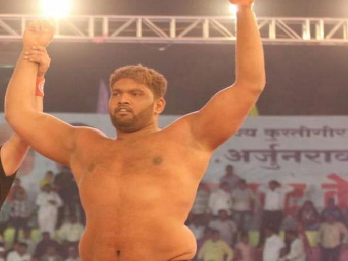 Maharashtra Kesari: bala rafiq sheikh won the maharastra kesri | महाराष्ट्र केसरी : मातीतल्या वाघाने मॅटच्या सिंहाला केले चीतपट Maharashtra Kesari: bala rafiq sheikh won the maharastra kesri | महाराष्ट्र केसरी : मातीतल्या वाघाने मॅटच्या सिंहाला केले चीतपट