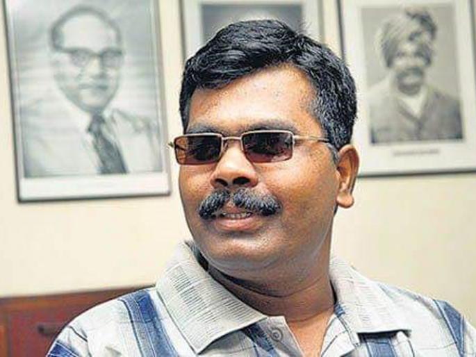 World Disabled Day; The poor, visioned, self-produced creature, Balaji Manor went to Zuroor | जागतिक अपंग दिन ; दुबळी जरी दृष्टी, निर्मिली स्वयंबळे सृष्टी, जेऊरमधील बालाजी मंजुळे झाले जिल्हाधिकारी World Disabled Day; The poor, visioned, self-produced creature, Balaji Manor went to Zuroor | जागतिक अपंग दिन ; दुबळी जरी दृष्टी, निर्मिली स्वयंबळे सृष्टी, जेऊरमधील बालाजी मंजुळे झाले जिल्हाधिकारी