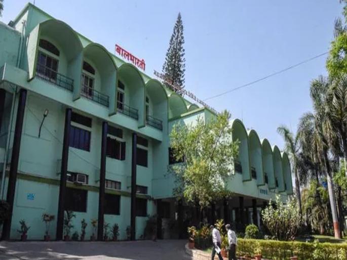 In the new year students will be given textbooks in printed form | नव्या वर्षात विद्यार्थ्यांना छापील स्वरूपातील पाठ्यपुस्तके देणार; बालभारतीकडून स्पष्टीकरण In the new year students will be given textbooks in printed form | नव्या वर्षात विद्यार्थ्यांना छापील स्वरूपातील पाठ्यपुस्तके देणार; बालभारतीकडून स्पष्टीकरण