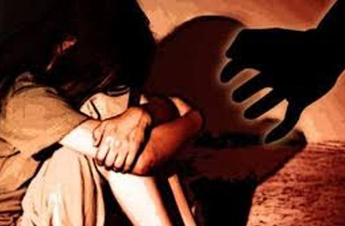 Rape of a minor girl; Filed a crime | अल्पवयीन युवतीवर बलात्कार; गुन्हा दाखल