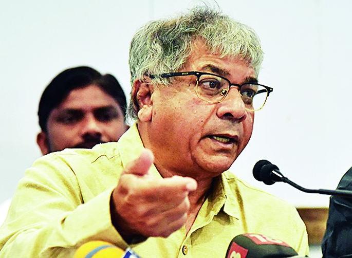 Economic downturn in the country knowingly: Prakash Ambedkar | देशातील आर्थिक मंदी जाणीवपूर्वक : प्रकाश आंबेडकर Economic downturn in the country knowingly: Prakash Ambedkar | देशातील आर्थिक मंदी जाणीवपूर्वक : प्रकाश आंबेडकर