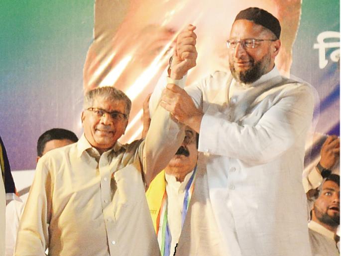 Wanchit Bahujan Aaghadi's wave creates from Aurangabad rally | औरंगाबादमधील सभेपासूनच राज्यभर ‘वंचित’ची हवा Wanchit Bahujan Aaghadi's wave creates from Aurangabad rally | औरंगाबादमधील सभेपासूनच राज्यभर ‘वंचित’ची हवा