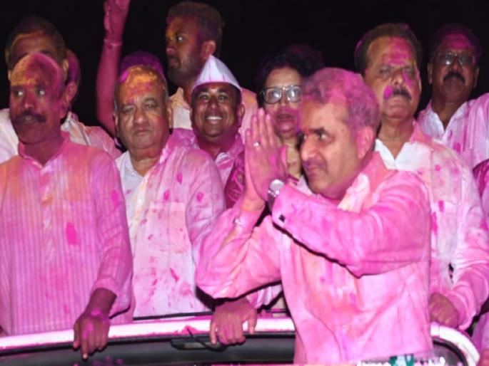 Nearby factory owners support Balasaheb Patil in Sahyadri Sugar Factory elections | एकमेका सहाय्य करू, अवघी टिकवू कारखानदारी!; 'सह्याद्री' नजीकच्या कारखानदारांची साथ 'बाळासाहेबां'च्या पथ्यावर Nearby factory owners support Balasaheb Patil in Sahyadri Sugar Factory elections | एकमेका सहाय्य करू, अवघी टिकवू कारखानदारी!; 'सह्याद्री' नजीकच्या कारखानदारांची साथ 'बाळासाहेबां'च्या पथ्यावर
