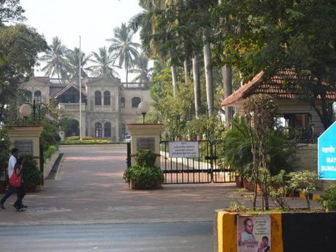 Balasaheb Thackeray's memorial in the mayor's bungalow; High Court rejects challenge petitions | बाळासाहेब ठाकरे यांचे महापौर बंगल्यातच स्मारक; उच्च न्यायालयाने आव्हान याचिका फेटाळल्या Balasaheb Thackeray's memorial in the mayor's bungalow; High Court rejects challenge petitions | बाळासाहेब ठाकरे यांचे महापौर बंगल्यातच स्मारक; उच्च न्यायालयाने आव्हान याचिका फेटाळल्या