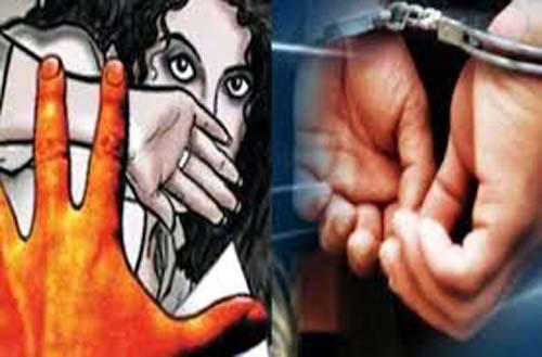 Doctor tortures nurse in hospital; Attempt to fire the nurse | डॉक्टरकडून नर्सवर रूग्णालयातच अत्याचार; नर्सचा पेटवून घेण्याचा प्रयत्न Doctor tortures nurse in hospital; Attempt to fire the nurse | डॉक्टरकडून नर्सवर रूग्णालयातच अत्याचार; नर्सचा पेटवून घेण्याचा प्रयत्न