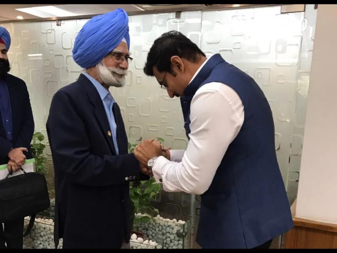 Big news: 3 time olympic gold medalist balbir singh sr admitted to hospital svg | मोठी बातमी : तीन ऑलिम्पिक सुवर्णपदक जिंकणारे बलबीर सिंग सीनिअर ICUत; प्रकृती चिंताजनक Big news: 3 time olympic gold medalist balbir singh sr admitted to hospital svg | मोठी बातमी : तीन ऑलिम्पिक सुवर्णपदक जिंकणारे बलबीर सिंग सीनिअर ICUत; प्रकृती चिंताजनक