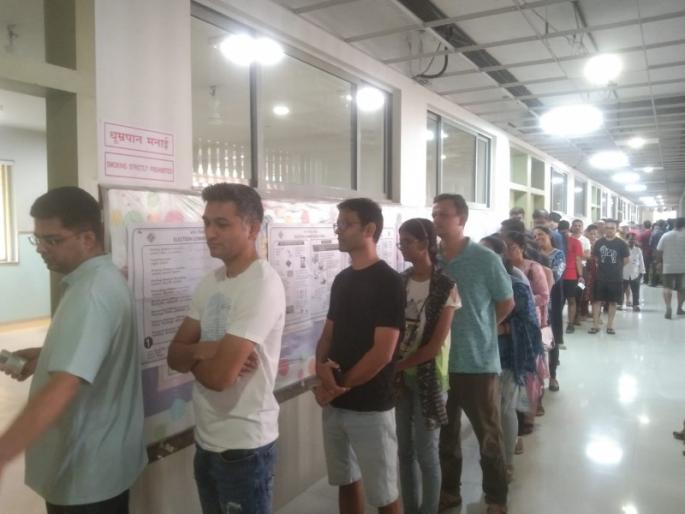 Breakfast only after early morning voting; Spontaneous response from youth along with senior citizens | Pune Lok Sabha: सकाळच्या पहारी मतदानानंतरच न्याहरी; जेष्ठ नागरिकांसह तरुणांचा उत्स्फूर्त प्रतिसाद