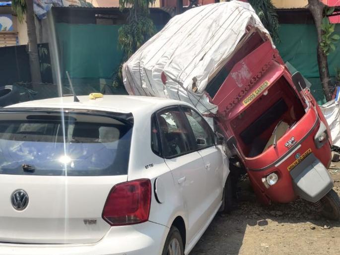 in pune Retired police inspectors car rams into 5 one dead | मद्यधुंद निवृत्त पोलीस निरीक्षकानं ५ जणांना उडवलं; एकाचा मृत्यू
