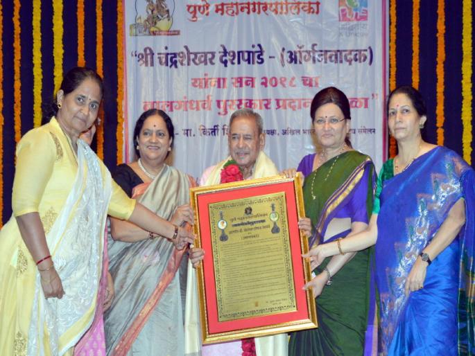 Gandharva singing sound denote today ...! : Kirti Shiledar | गंधर्व गायकीचे सूर आजही निनादतात...! : कीर्ती शिलेदार Gandharva singing sound denote today ...! : Kirti Shiledar | गंधर्व गायकीचे सूर आजही निनादतात...! : कीर्ती शिलेदार