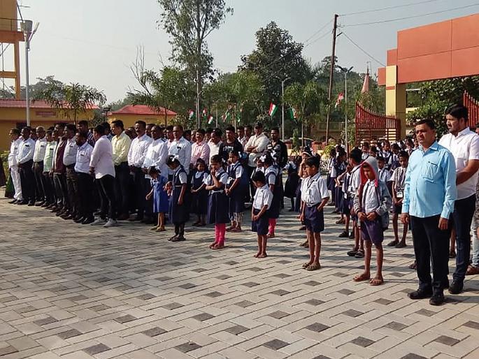 Greetings to martyrs in Raigad; Cultural events, patriotic songs performed | रायगडमध्ये हुतात्म्यांना अभिवादन; सांस्कृतिक कार्यक्रम, देशभक्तीपर गीते सादर Greetings to martyrs in Raigad; Cultural events, patriotic songs performed | रायगडमध्ये हुतात्म्यांना अभिवादन; सांस्कृतिक कार्यक्रम, देशभक्तीपर गीते सादर