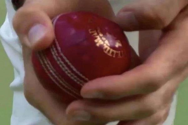 coronavirus: England player will give his own ball | coronavirus: इंग्लंडच्या प्रत्येक खेळाडूला देणार स्वत:चा वेगळा चेंडू