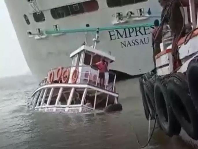 boat sank at ballard pier harbor mumbai | बॅलार्ड पिअर बंदरावर बोट बुडाली boat sank at ballard pier harbor mumbai | बॅलार्ड पिअर बंदरावर बोट बुडाली