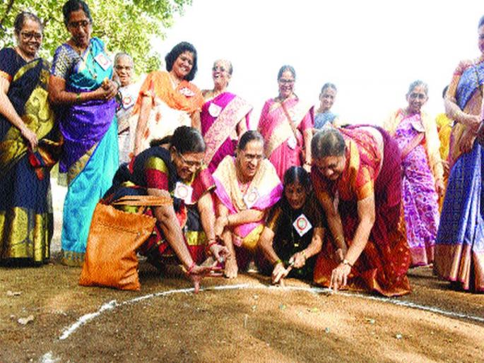 ... or grandparents playing in childhood games | ...अन् बालपणीच्या खेळांत रमले आजी-आजोबा ... or grandparents playing in childhood games | ...अन् बालपणीच्या खेळांत रमले आजी-आजोबा