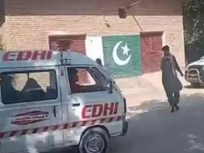 Pakistan 9 security personnel killed in Bolan suicide blast | पाकिस्तानात बॉम्बस्फोटाची मालिका! आत्मघाती बॉम्बस्फोटात ९ पोलीस ठार, ११ जखमी Pakistan 9 security personnel killed in Bolan suicide blast | पाकिस्तानात बॉम्बस्फोटाची मालिका! आत्मघाती बॉम्बस्फोटात ९ पोलीस ठार, ११ जखमी