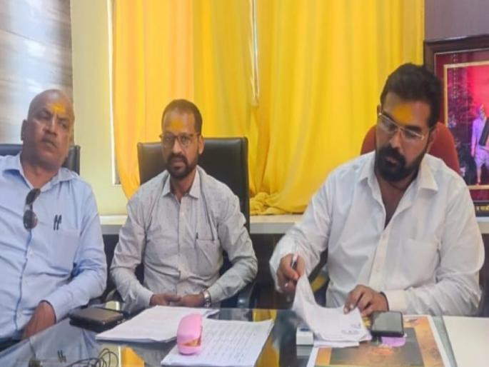 Administrative committee took charge of Balumama temple | बाळूमामा देवालयाचा कार्यभार प्रशासकीय समितीने स्वीकारला  Administrative committee took charge of Balumama temple | बाळूमामा देवालयाचा कार्यभार प्रशासकीय समितीने स्वीकारला