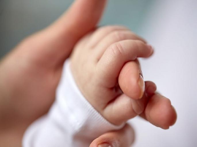 2 month old girl sold for 60 thousand in Nagpur; case against six persons including Prajapati couple | धक्कादायक! ६० हजारांत २ महिन्यांच्या मुलीचा केला सौदा 2 month old girl sold for 60 thousand in Nagpur; case against six persons including Prajapati couple | धक्कादायक! ६० हजारांत २ महिन्यांच्या मुलीचा केला सौदा