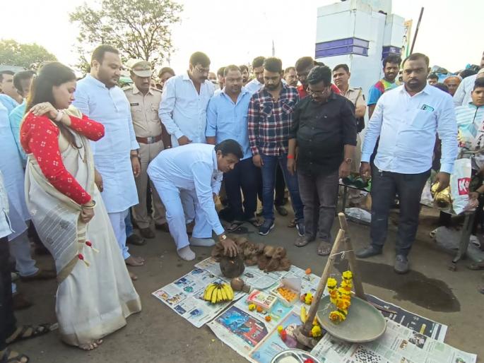 balyani road between kalyan titwala will be shiny commencement of work by shinde group mla vishwanath bhoir | कल्याण-टिटवाळादरम्यानचा बल्याणी रस्ता होणार चकाचक; शिंदे गटाकडून कामाचा शुभारंभ balyani road between kalyan titwala will be shiny commencement of work by shinde group mla vishwanath bhoir | कल्याण-टिटवाळादरम्यानचा बल्याणी रस्ता होणार चकाचक; शिंदे गटाकडून कामाचा शुभारंभ