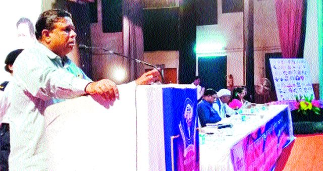 EVMs threaten democracy | ईव्हीएम’मुळे लोकशाही धोक्यात EVMs threaten democracy | ईव्हीएम’मुळे लोकशाही धोक्यात