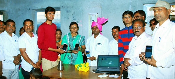 From the concept of two youth, Bachichiwadi will move towards the panchayat's technology | दोन तरुणांच्या संकल्पनेतून बनाचीवाडी ग्रामपंचायतीची तंत्रज्ञानाकडे वाटचाल From the concept of two youth, Bachichiwadi will move towards the panchayat's technology | दोन तरुणांच्या संकल्पनेतून बनाचीवाडी ग्रामपंचायतीची तंत्रज्ञानाकडे वाटचाल