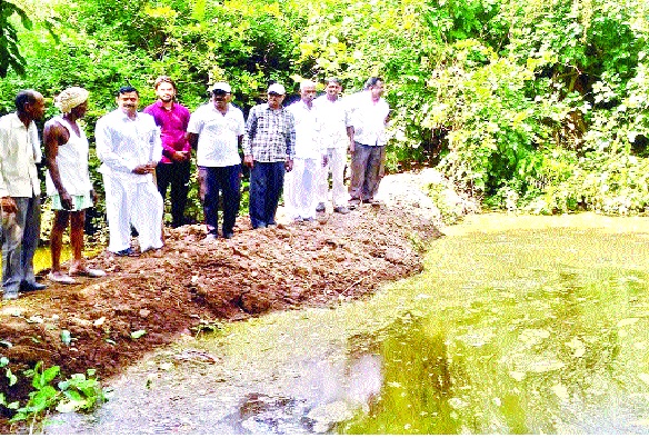 Many people from the people's participation, the watery Revolution in the Shivarata: Baramahi Water Supply | लोकसहभागातून बहुले गाव, शिवारात पाणीदार क्रांती : बारामाही पाणीसाठा Many people from the people's participation, the watery Revolution in the Shivarata: Baramahi Water Supply | लोकसहभागातून बहुले गाव, शिवारात पाणीदार क्रांती : बारामाही पाणीसाठा