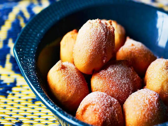 National Fast Food Day Recipe of Making Banana Fritters | National Fast Food Day : बनाना फ्रिटर्स - एकदा खाल खातच राहाल!