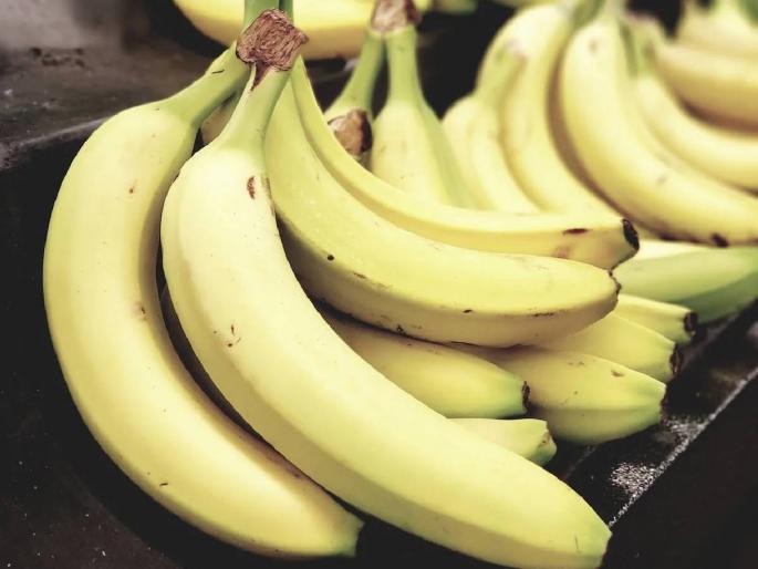 Demand for banana increased due to fasting during Shravan | श्रावणातील उपवासामुळे वाढली केळीची मागणी Demand for banana increased due to fasting during Shravan | श्रावणातील उपवासामुळे वाढली केळीची मागणी