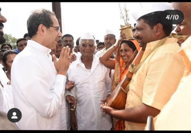 Invitation of the couple to the couple | 'त्या' दाम्पत्याचं स्वप्न साकार; उद्धव ठाकरेंच्या शपथविधीसाठी आमंत्रण
