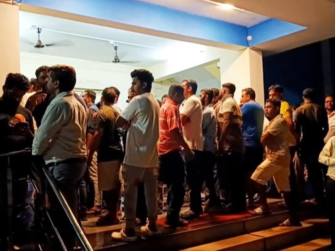 banastarim accident case mobs retreat after assurance of meghna sawardekar arrest march at mhardol police station | बाणस्तारी अपघात प्रकरण: मेघनाच्या अटकेच्या हमीनंतर जमाव माघारी; म्हार्दोळ पोलिस स्थानकावर मोर्चा banastarim accident case mobs retreat after assurance of meghna sawardekar arrest march at mhardol police station | बाणस्तारी अपघात प्रकरण: मेघनाच्या अटकेच्या हमीनंतर जमाव माघारी; म्हार्दोळ पोलिस स्थानकावर मोर्चा