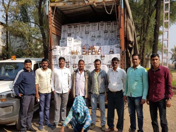 89 lakhs of liquor was seized with the truck going to Dhadgaon via Gujarat | धडगावमार्गे गुजरातमध्ये जाणारा ट्रकसह 89 लाखांचा मद्यसाठा जप्त 89 lakhs of liquor was seized with the truck going to Dhadgaon via Gujarat | धडगावमार्गे गुजरातमध्ये जाणारा ट्रकसह 89 लाखांचा मद्यसाठा जप्त