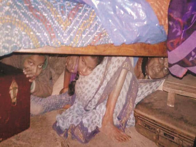 Combing Operation in Nanded's jaibhim nagar! The police thwarted the elderly, the women and the children | नांदेडच्या जयभीमनगरात कोम्बिंग आॅपरेशन !; पोलिसांनी वृद्ध, महिला, मुलांनाही बेदम झोडपले