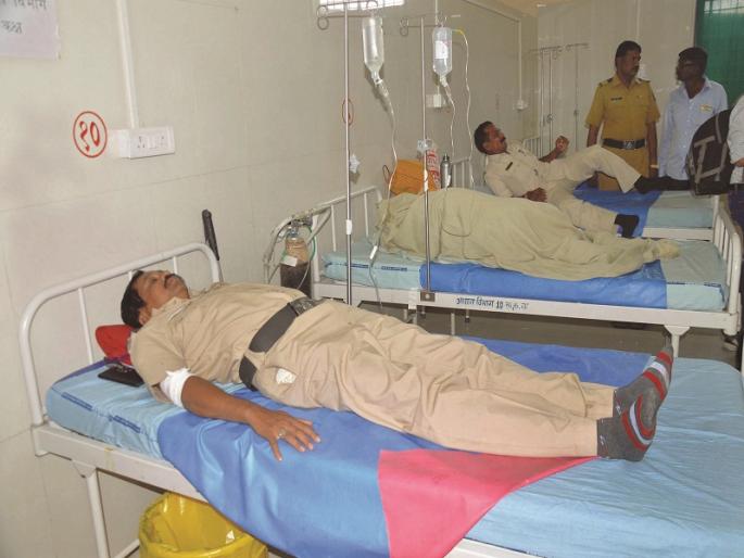 Three policemen injured with inspector in Nanded | बंद दरम्यान झालेल्या दगडफेकीत नांदेडमध्ये निरीक्षकासह तीन पोलीस कर्मचारी जखमी