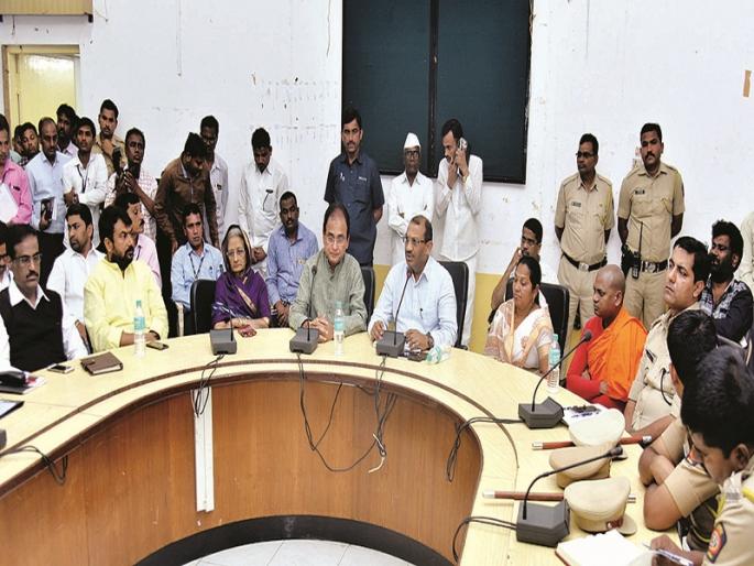 The peace committee meeting in Nanded is fiercely against the police procedures; Students report crime in case of death | नांदेडमध्ये शांतता कमिटीच्या बैठकीत पोलिसांच्या कार्यपद्धतीवर  संताप; विद्यार्थी मृत्यू प्रकरणी गुन्हे नोंदवा