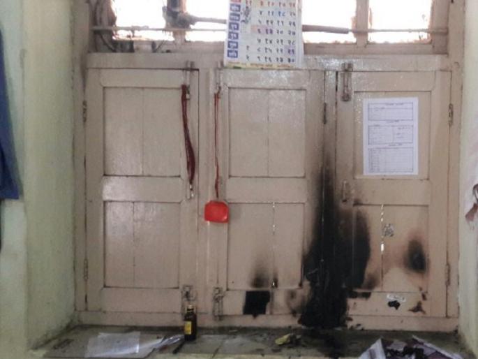 Petrol bottles, books burned at Parbhani's Sangh's office; Hardest police settlement in the city | परभणीत संघाच्या कार्यालयात फेकली पेट्रोलची बॉटल, पुस्तके जळाली; शहरात कडक पोलीस बंदोबस्त