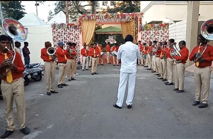 Play the band till 9 pm at the wedding: Guidelines for the band | लग्नात रात्री ९ पर्यंतच बॅन्ड वाजवा  : बॅन्ड पथकासाठी दिशानिर्देश Play the band till 9 pm at the wedding: Guidelines for the band | लग्नात रात्री ९ पर्यंतच बॅन्ड वाजवा  : बॅन्ड पथकासाठी दिशानिर्देश