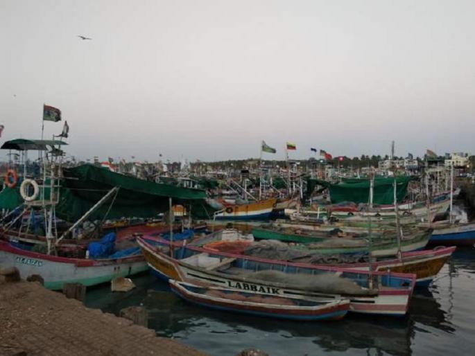 Fishing season in crisis due to strong winds | वादळाची श्रृंखला सुरूच, मच्छिमारांचे जाळे रिकामेच Fishing season in crisis due to strong winds | वादळाची श्रृंखला सुरूच, मच्छिमारांचे जाळे रिकामेच