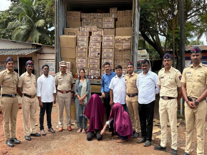 State Excise Department seizes container filled with liquor at Insuli Checkpoint on Goa-Mumbai National Highway two arrested Considerable goods worth Rs 1 crore seized | Sindhudurg: दारूने भरलेला कंटेनर ताब्यात, दोघांना अटक; १ कोटीचा मुद्देमाल जप्त 
