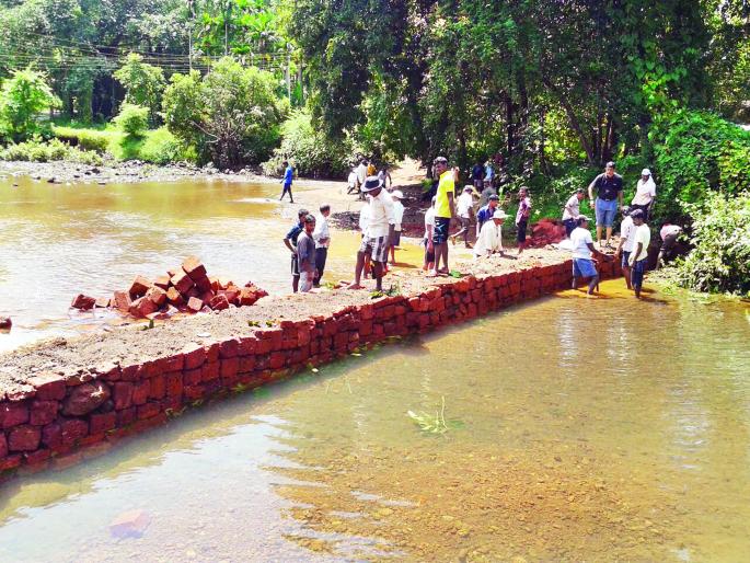 Ratnagiri: The work of tents in the district is only forty percent complete, works slow, starting and running | रत्नागिरी : जिल्ह्यात बंधाऱ्यांचे काम केवळ चाळीस टक्केच पूर्ण,कामे संथ गतीने सुरु, उद्दिष्ट पूर्ततेसाठी करावी लागणार धावपळ Ratnagiri: The work of tents in the district is only forty percent complete, works slow, starting and running | रत्नागिरी : जिल्ह्यात बंधाऱ्यांचे काम केवळ चाळीस टक्केच पूर्ण,कामे संथ गतीने सुरु, उद्दिष्ट पूर्ततेसाठी करावी लागणार धावपळ