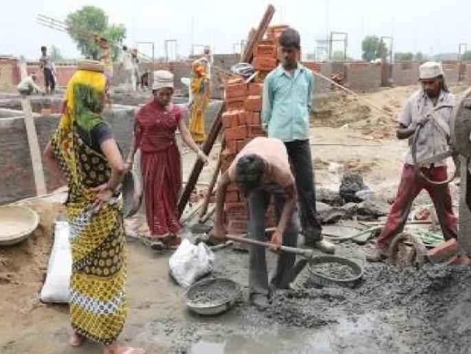 Bogus registration of construction workers, fraud of Rs 45 lakh 25 people charged in Kolhapur | बांधकाम कामगारांची बोगस नोंदणी, ४५ लाखांचा गंडा; कोल्हापुरात २५ जणांवर गुन्हा Bogus registration of construction workers, fraud of Rs 45 lakh 25 people charged in Kolhapur | बांधकाम कामगारांची बोगस नोंदणी, ४५ लाखांचा गंडा; कोल्हापुरात २५ जणांवर गुन्हा