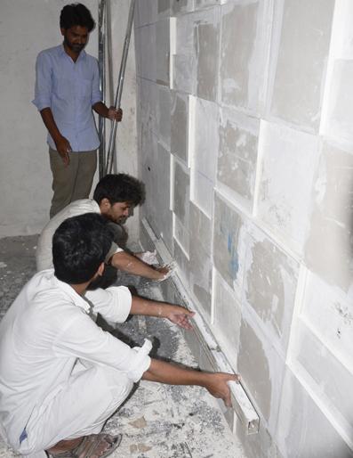 Living in Bihari and Rajasthan, decorating the houses of Solapur, Iwaleas in the skull! | सोलापूरकरांची घरं सजविणारे बिहारी अन् राजस्थानी राहतात इवल्याशा खोपटात ! Living in Bihari and Rajasthan, decorating the houses of Solapur, Iwaleas in the skull! | सोलापूरकरांची घरं सजविणारे बिहारी अन् राजस्थानी राहतात इवल्याशा खोपटात !