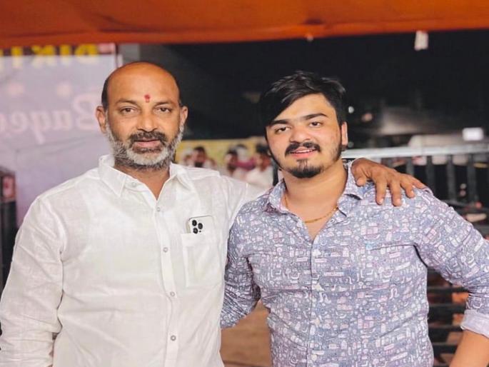 look out notice anticipatory bail rejected by high court bjp mp union minister bandi sanjay kumar son bhagirath finally surrender to police know what happened | लुक-आउट नोटीस, जामीन फेटाळला; अखेर केंद्रीय मंत्र्यांचा मुलगा पोलिसांना शरण आला, काय घडले? look out notice anticipatory bail rejected by high court bjp mp union minister bandi sanjay kumar son bhagirath finally surrender to police know what happened | लुक-आउट नोटीस, जामीन फेटाळला; अखेर केंद्रीय मंत्र्यांचा मुलगा पोलिसांना शरण आला, काय घडले?