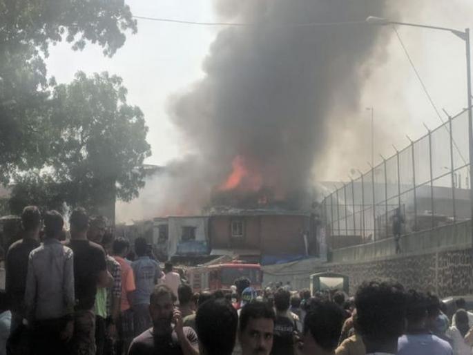 The security of the slums in the round of allegations and counter-allegations | आरोप-प्रत्यारोपांच्या फेरीत झोपड्यांची सुरक्षा वाऱ्यावर The security of the slums in the round of allegations and counter-allegations | आरोप-प्रत्यारोपांच्या फेरीत झोपड्यांची सुरक्षा वाऱ्यावर