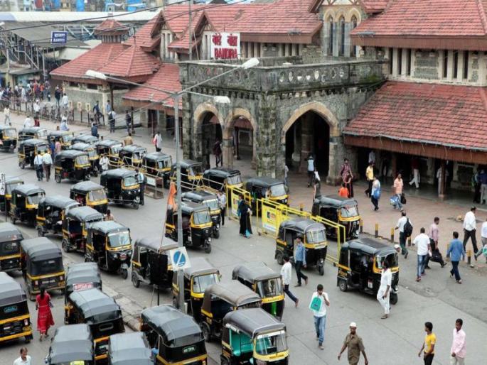 Extension outside the Bandra railway station; Removal of railway colony will be transferred to the Municipal Corporation | वांद्रे रेल्वे स्थानकाबाहेरील रस्त्याचा विस्तार; रेल्वेची वसाहत हटवून जागा पालिकेकडे होणार हस्तांतरित Extension outside the Bandra railway station; Removal of railway colony will be transferred to the Municipal Corporation | वांद्रे रेल्वे स्थानकाबाहेरील रस्त्याचा विस्तार; रेल्वेची वसाहत हटवून जागा पालिकेकडे होणार हस्तांतरित