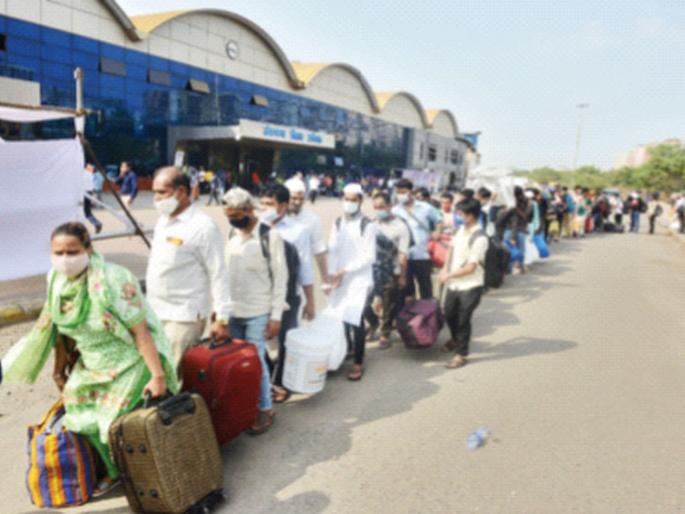 CoronaVirus News: The rush from Mumbai to the village continues | CoronaVirus News: मुंबईतून गावी जाण्याची धावपळ सुरूच CoronaVirus News: The rush from Mumbai to the village continues | CoronaVirus News: मुंबईतून गावी जाण्याची धावपळ सुरूच