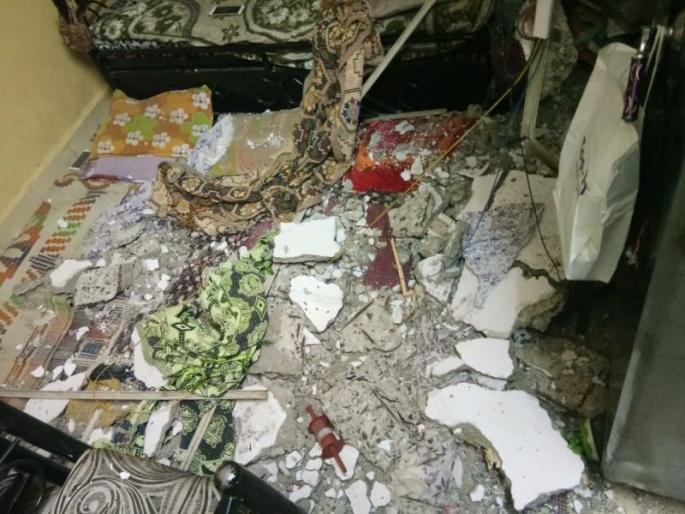 Slap collapses at Bandra; Mother and son injured | वांद्रे येथे स्लॅप कोसळला; आई आणि मुलगा जखमी Slap collapses at Bandra; Mother and son injured | वांद्रे येथे स्लॅप कोसळला; आई आणि मुलगा जखमी