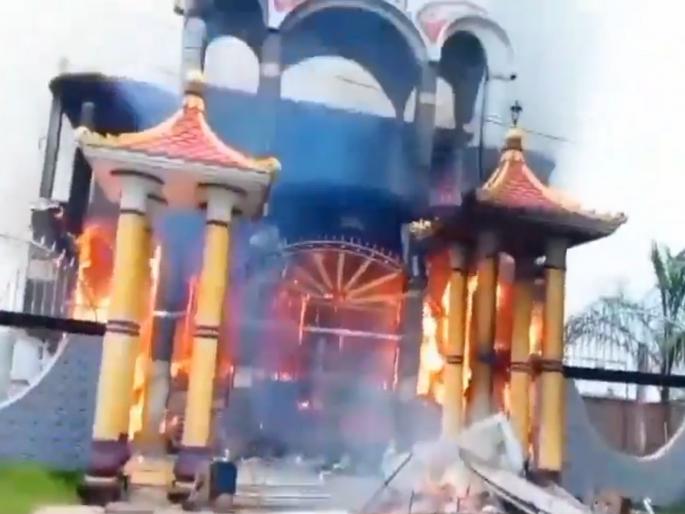 Fact Check Are Hindu Temples Being Set On Fire In Bangladesh | फॅक्ट चेक : बांगलादेशमधील हिंदू मंदिरांना आगी लावल्या जात आहेत का? Fact Check Are Hindu Temples Being Set On Fire In Bangladesh | फॅक्ट चेक : बांगलादेशमधील हिंदू मंदिरांना आगी लावल्या जात आहेत का?