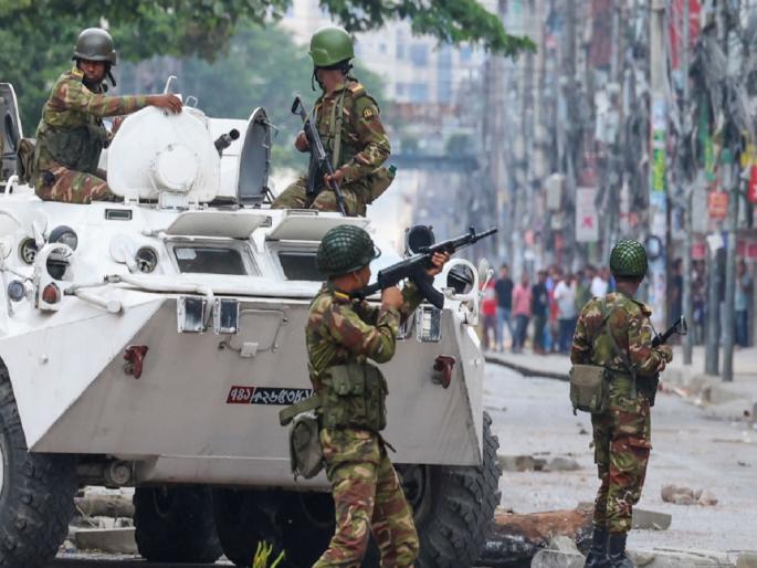 Army vehicle set ablaze, 15 injured as clash erupts in Gopalganj area of Bangladesh | Bangladesh Crisis : बांगलादेशात आता जमावाचा लष्कराच्या ताफ्यावर हल्ला, १५ जखमी Army vehicle set ablaze, 15 injured as clash erupts in Gopalganj area of Bangladesh | Bangladesh Crisis : बांगलादेशात आता जमावाचा लष्कराच्या ताफ्यावर हल्ला, १५ जखमी