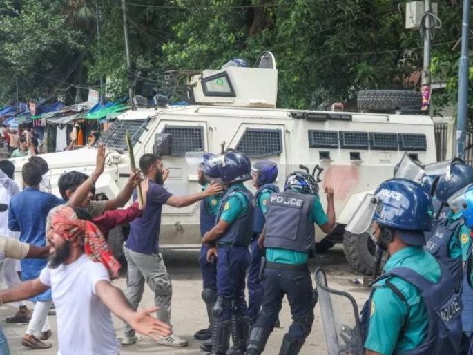 Violence against Hindus did not stop in Bangladesh, 200 families had to flee their homes | बांगलादेशात हिंदूंवरील हिंसाचार थांबले नाहीत, २०० कुटुंबांना घर सोडून पळावे लागले Violence against Hindus did not stop in Bangladesh, 200 families had to flee their homes | बांगलादेशात हिंदूंवरील हिंसाचार थांबले नाहीत, २०० कुटुंबांना घर सोडून पळावे लागले
