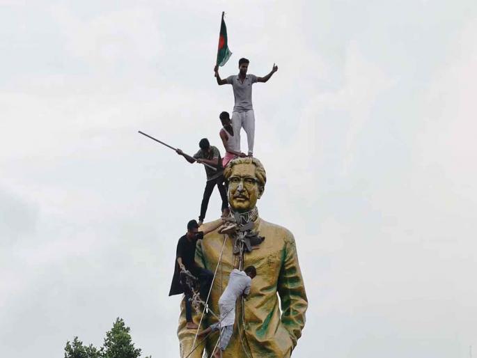 "They got the punishment for treason!", Pakistan expressed happiness over the demolition of Wangabandhu's statue | "त्यांना गद्दारीची शिक्षा मिळाली!’’, वंगबंधूंचा पुतळा पाडल्याबद्दल पाकिस्तानने व्यक्त केला आनंद "They got the punishment for treason!", Pakistan expressed happiness over the demolition of Wangabandhu's statue | "त्यांना गद्दारीची शिक्षा मिळाली!’’, वंगबंधूंचा पुतळा पाडल्याबद्दल पाकिस्तानने व्यक्त केला आनंद