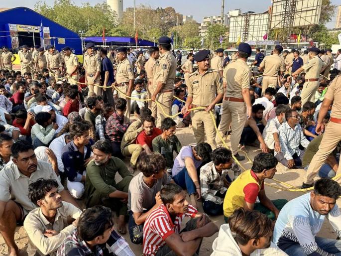 Action will be taken against those who employ Bangladeshis; What is the state government's order? | बांगलादेशींना नोकरी देणाऱ्यांवर होणार कारवाई; राज्य सरकारच्या आदेशात काय? Action will be taken against those who employ Bangladeshis; What is the state government's order? | बांगलादेशींना नोकरी देणाऱ्यांवर होणार कारवाई; राज्य सरकारच्या आदेशात काय?